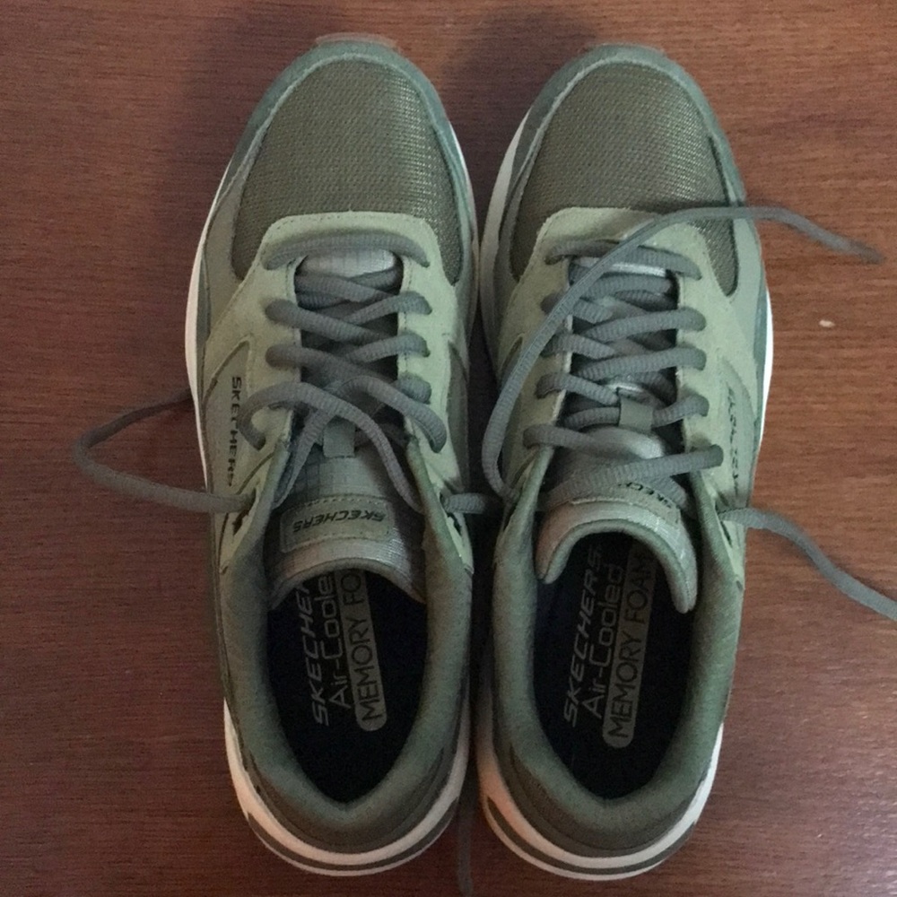 Sketchers memory foam sneakers/shoes